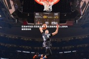 乐鱼体育登录-历史烽火重燃 德比硝烟再起 万人球场共谱激情交响